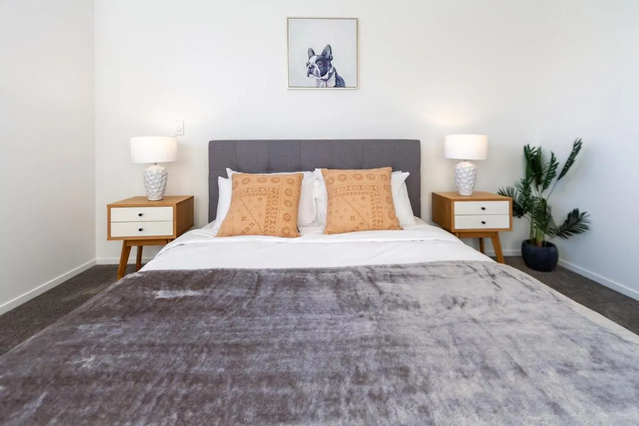 Апартаменты Urban Park Escape 2 Bed 2 Bath W/Carpark Крайстчёрч