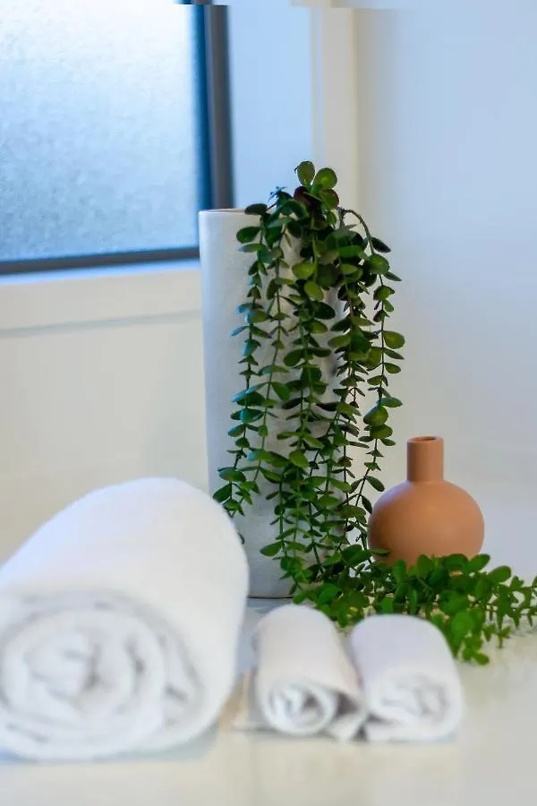 Апартаменты Urban Park Escape 2 Bed 2 Bath W/Carpark Крайстчёрч Новая Зеландия